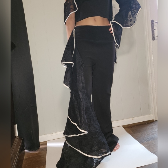 NWT Gorgeous , Akira , 2 Peice Stunning Ruffled Pants , With Matching Top - Picture 5 of 15